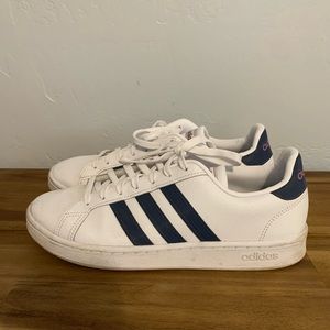 Women’s Adidas shoes size 10
